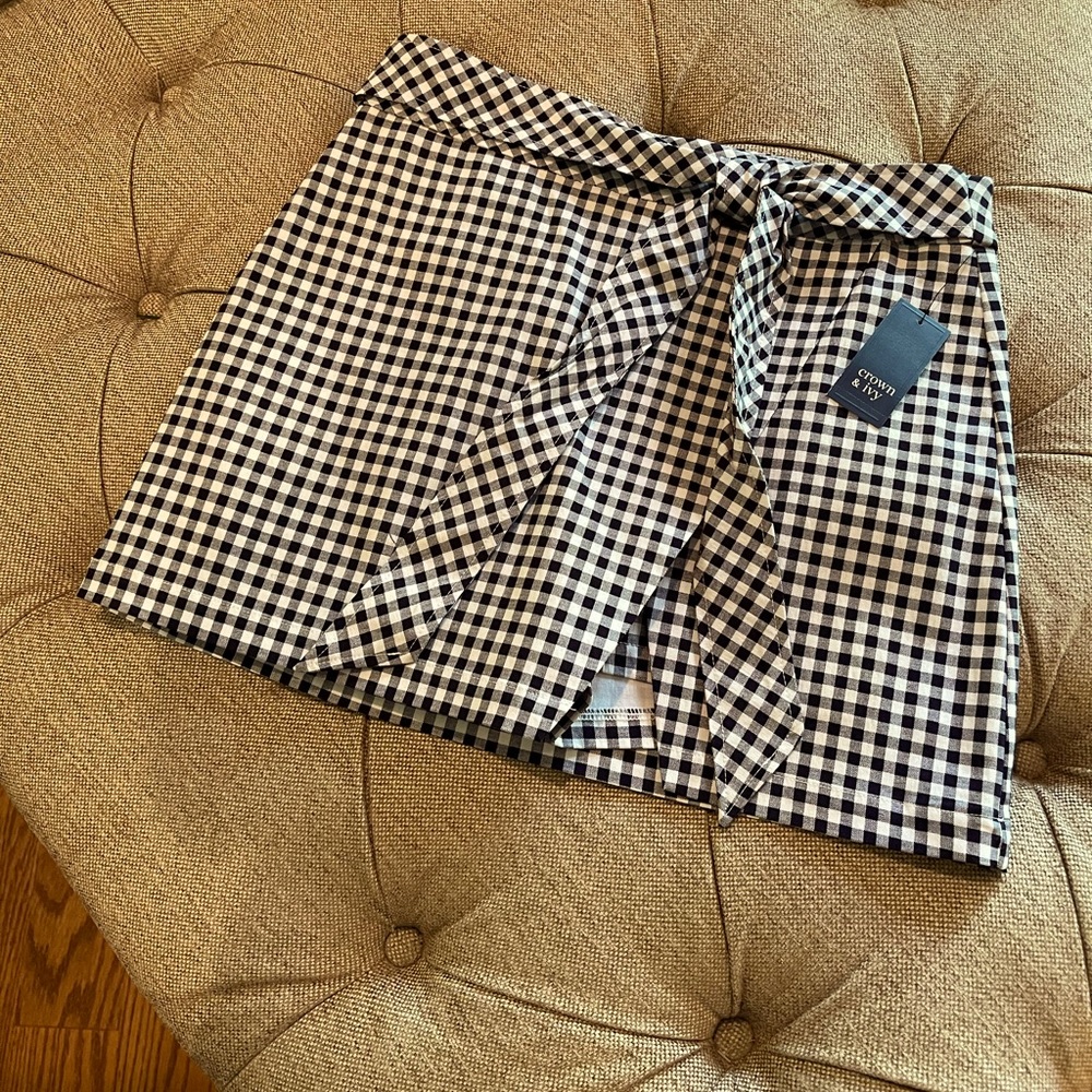 🎉HP🎉…Crown & Ivy Gingham Skort